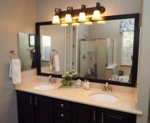 Read more about the article Renter-Friendly DIY Bathroom Mirror Decor Ideas